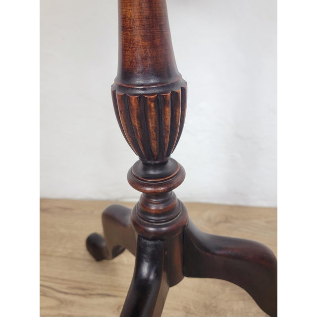 Brown Victorian English Tripod Circular Wine Table in Mahogany, 1890 For Sale - Image 8 of 13
