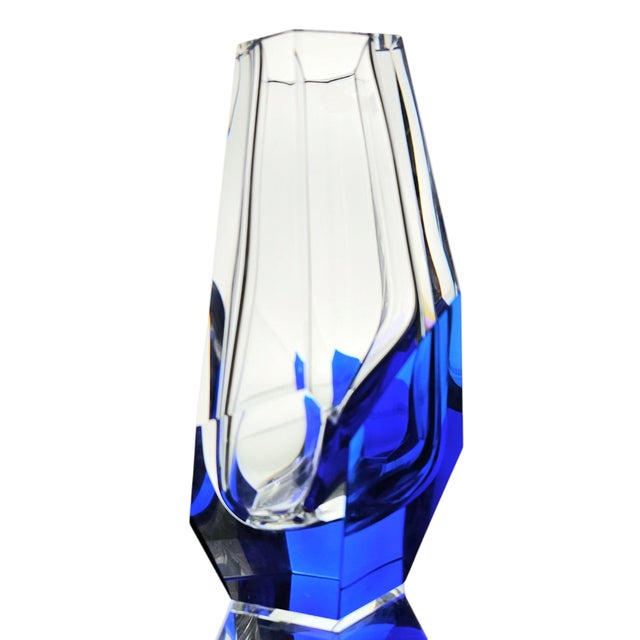 Japanese Hoya Imperial Japanese Faceted Cobalt and Clear Crystal Vase Modernist Design For Sale - Image 3 of 7