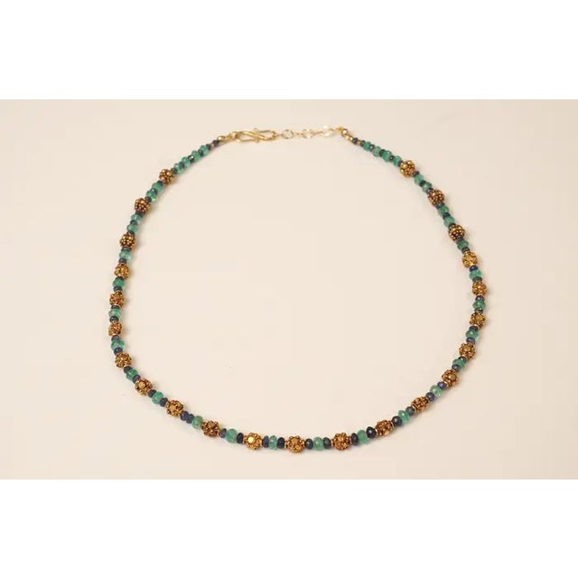 Contemporary Late 20th Century 22 Karat Gold Sapphire and Emerald Necklace by Deborah Lockhart Phillips For Sale - Image 3 of 5