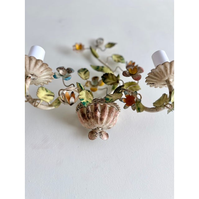 Vintage Florentine Style 2-Light Floral Tole Wall Sconces in Hand-Painted Polychrome Metal, 1960s, Set of 2 For Sale - Image 10 of 18