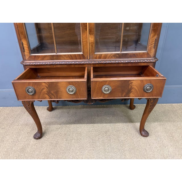 Queen Anne Display Cabinet by Maple & Co., 1930 For Sale - Image 17 of 18