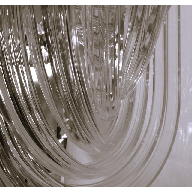 1970s Large 50 Inch Tall Mid-Century Modern Lucite and Chrome Waterfall U-Shaped Chandelier For Sale In Miami - Image 6 of 15