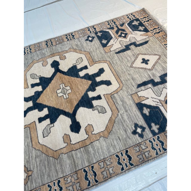 Abstract Jamie Rug, Ivory/Blue 12x15 For Sale - Image 3 of 4