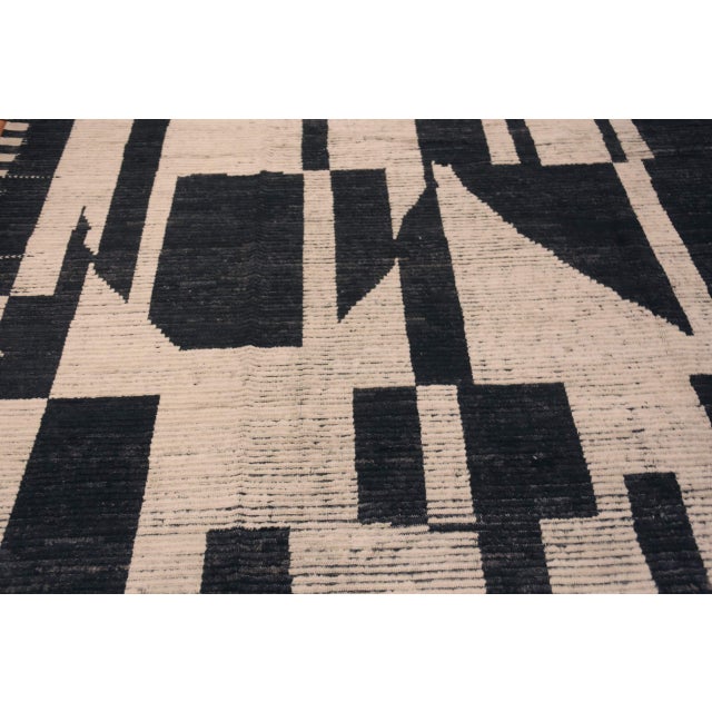 White Nazmiyal Collection Large Modern Geometric Hollywood Regency Style Rug For Sale - Image 8 of 8