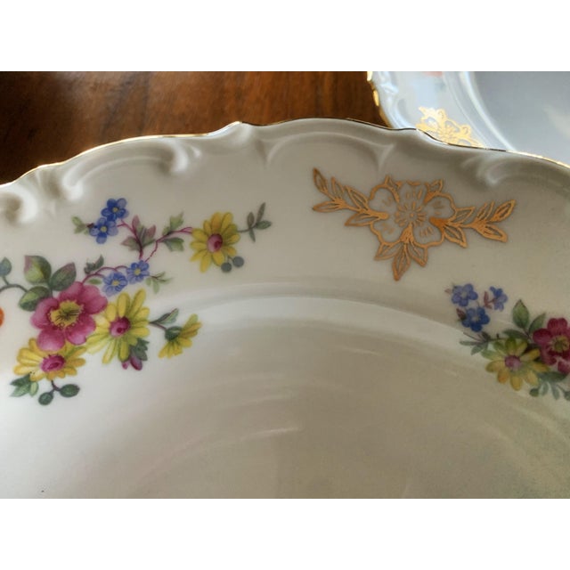 Exclusive Kahla Porcelain Dinner Set with Gold Accents, Germany, 1950s, Set of 39 For Sale - Image 6 of 18