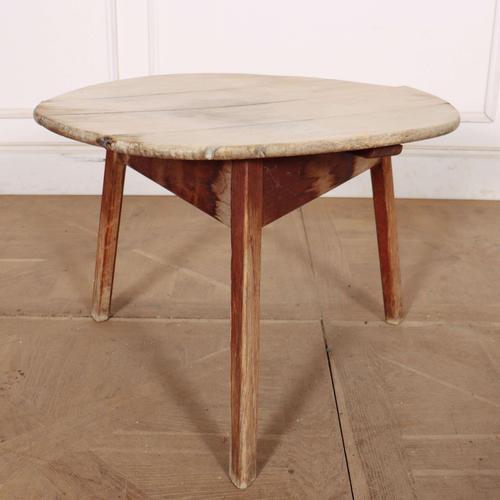 low rustic 19th Century Welsh bleached and scrubbed oak cricket/ side table. 1860 This piece is designed in the style of...
