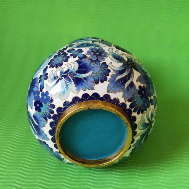 Vintage Cloisonné Enamel Double-Gourd Vase – Blue & White Floral Motif For Sale - Image 9 of 9
