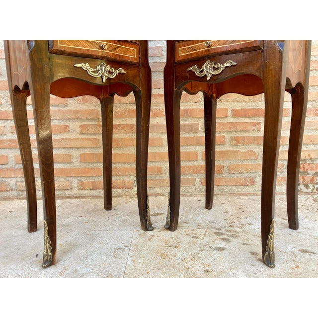 Brown French Louis XV Tulipwood Veneer Bedside Tables or Nightstands, Set of 2 For Sale - Image 8 of 18