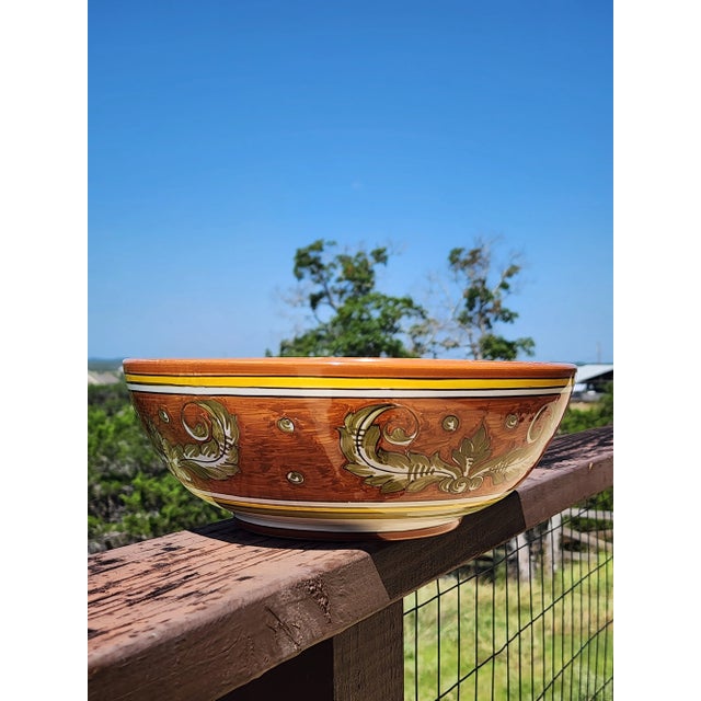 Vintage Italian hand painted Deruta serving bowl.