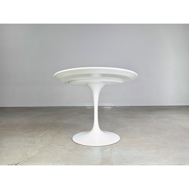 White Tulip Oval Coffee Table from Knoll International, 2010s For Sale - Image 8 of 10