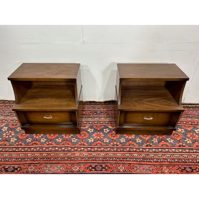 Mid-Century Modern 1960s Pair of Vintage Sheffield Furniture Mid Century Nightstands For Sale - Image 3 of 6