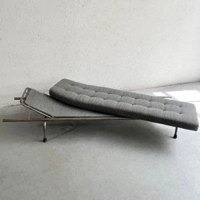 1940s Vintage Industrial Tubular Steel Chaise For Sale In New York - Image 6 of 9