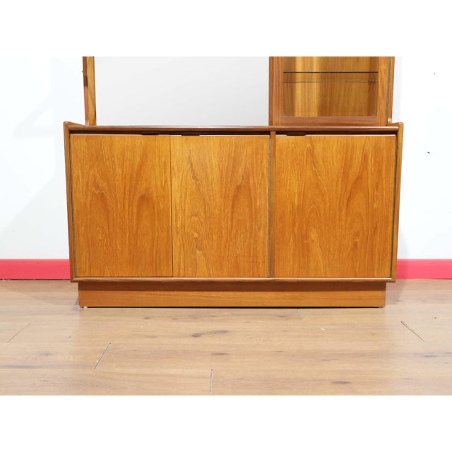 Mid Century Modern Vintage Teak Display Dry Bar China Cabinet in the Style of Tunbridge Danish Style For Sale In Greensboro - Image 6 of 10