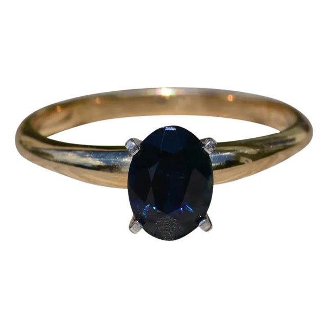 The Rascamono: Ladies Two Tone Solitaire Engagement Style Ring set with 1.06 CT Sapphire For Sale