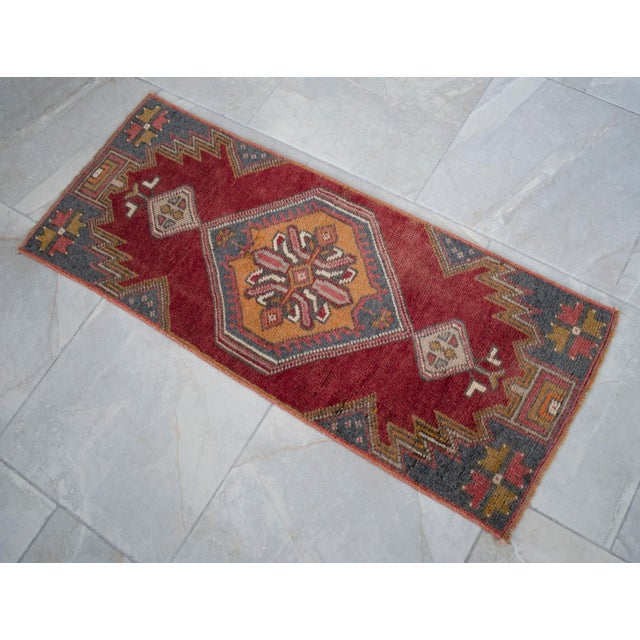Vintage Small Rug Hand Made Mat Turkish Rug Enrty Decor Bath Mat- 1′ 5″ × 3′ 6″ For Sale - Image 13 of 13