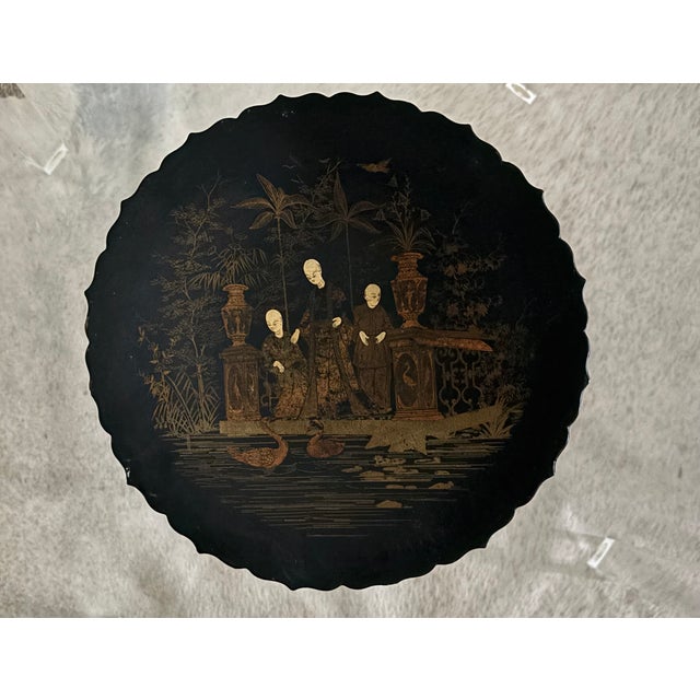 Paper Antique English Chinoiserie Black Papier-Maché Scalloped Edge Pedestal Dish / Decorative Wall Plate For Sale - Image 7 of 17