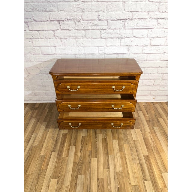 This is a beautiful Henry Link Vintage Louis XV French Oak Chest of Drawers in good condition! It has a natural vintage...