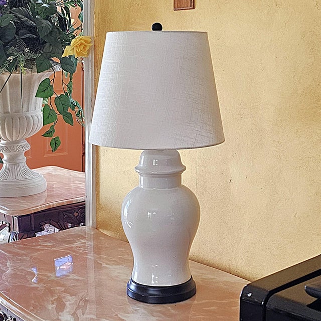 Vintage White Ceramic Chinoiserie Temple Jar Table Lamp With Black Base For Sale - Image 17 of 18