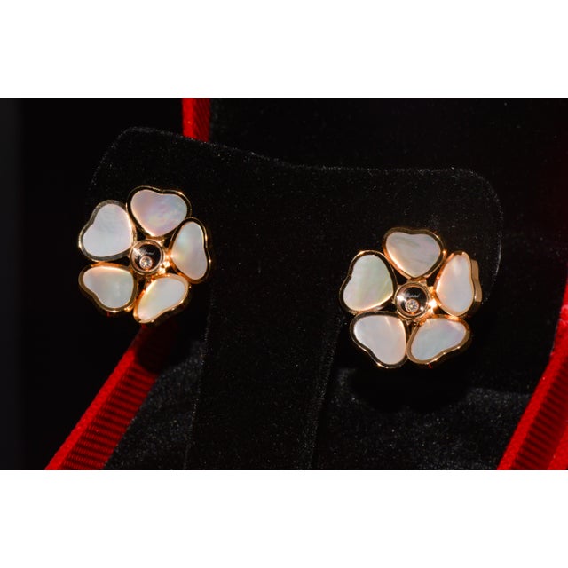 Late 20th Century Pair of Chopard Happy Hearts Flowers Diamond Mother of Pearl 18k Rose Gold Earrings For Sale - Image 9 of 15
