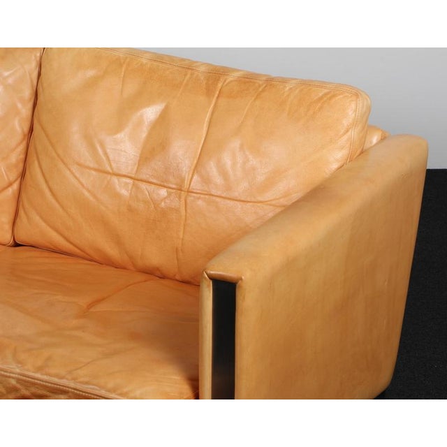 Vintage Two-Seat Sofa in Steel and Nature Leather by Hans J. Wegner for Carl Hansen & Søn, 2010s For Sale - Image 3 of 8