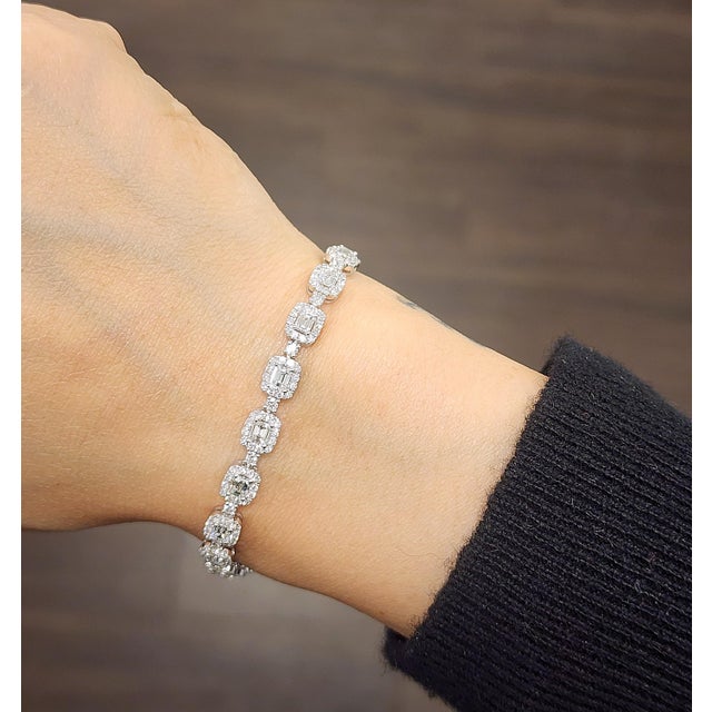 This stunning tennis bracelet showcases modern sophistication, designed to captivate with its radiant charm. Featuring a...