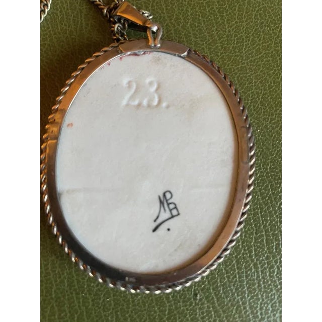 Very decorative large kind of Art Deco supporter "women's portrait" fine porcelain painting. 900 silver. Hinternal...