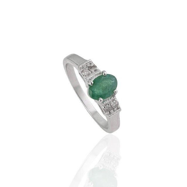 Luxury Emerald & Diamond Ring in 925 Sterling Silver, Size 7.5 For Sale - Image 6 of 12