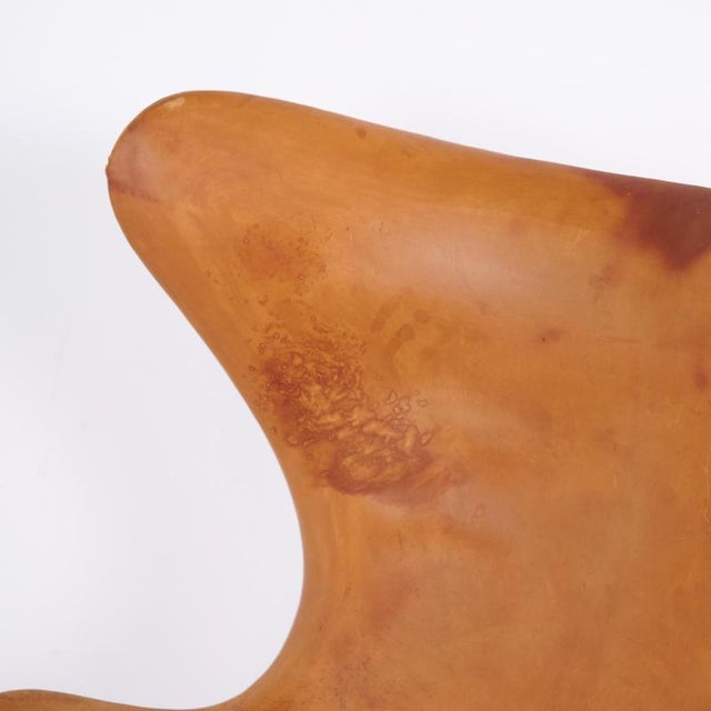 Brown Egg Chair in Original Natural Leather by Arne Jacobsen for Fritz Hansen, 1950s For Sale - Image 8 of 14