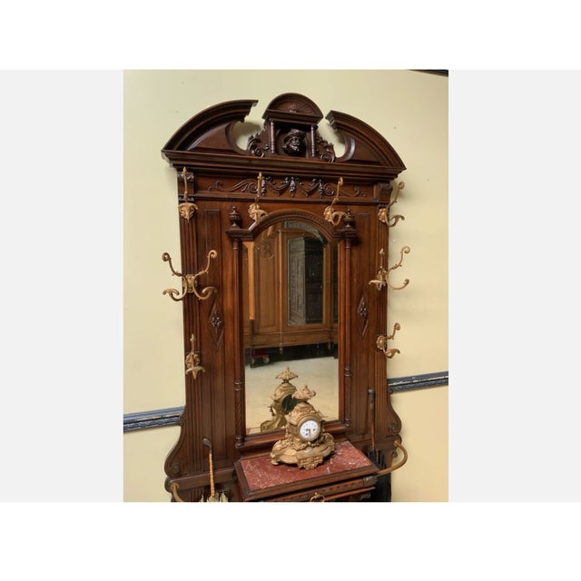 Antique Neo-Renaissance Wardrobe in Walnut, 1880 For Sale - Image 3 of 14