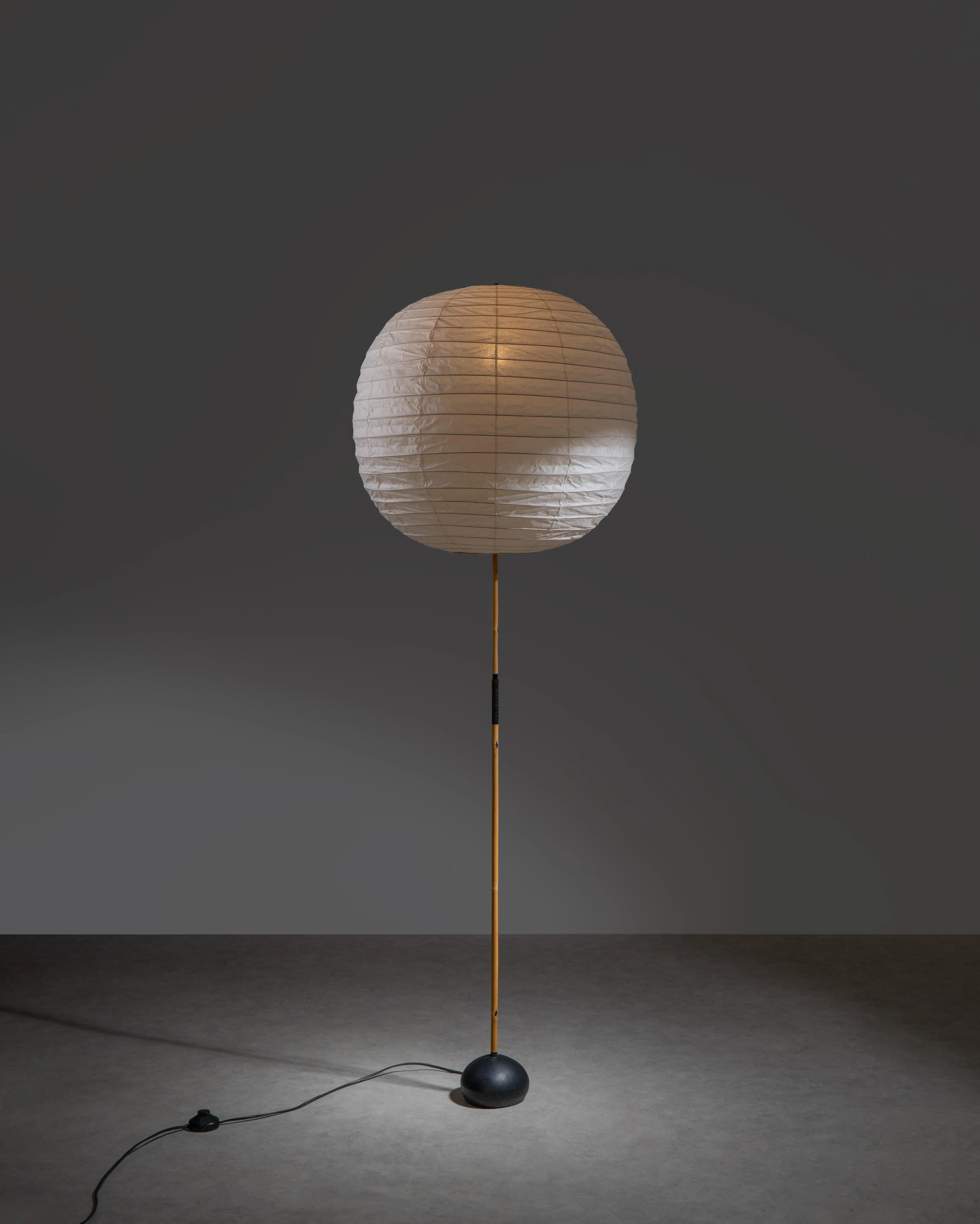 akari-sculpture-floor-lamp-by-