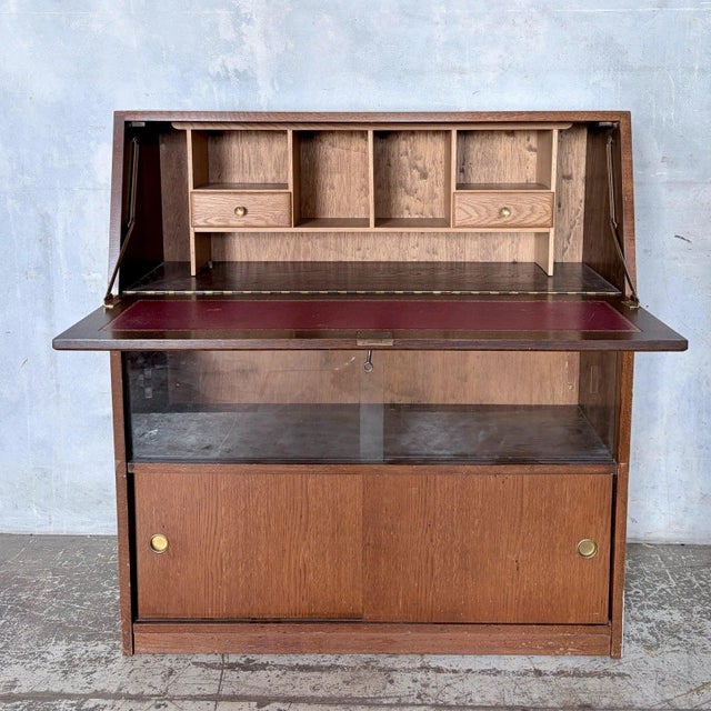 1960s Mid-Century Tiger Oak Glass Bureau, 1960s For Sale - Image 5 of 11