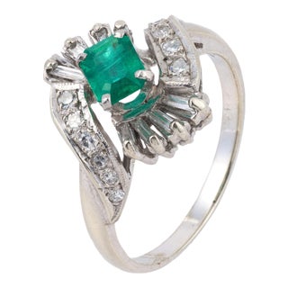 1960s Mid Century Emerald Diamond 14k White Gold Ring, Size 9. 25 For Sale