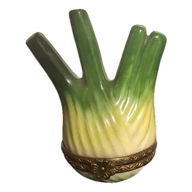 Late 20th Century Authentic Limoges France Peint Main Hand-Painted Porcelain Anise Trinket Box For Sale