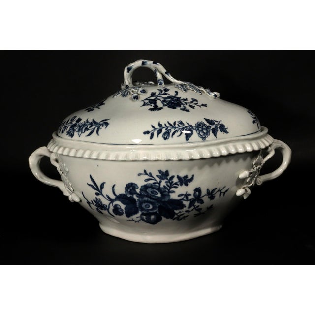 Late 18th Century First Period Worcester Porcelain Soup Tureen, Cover and Stand, Pine Cone Pattern, Blue and White For Sale - Image 10 of 16