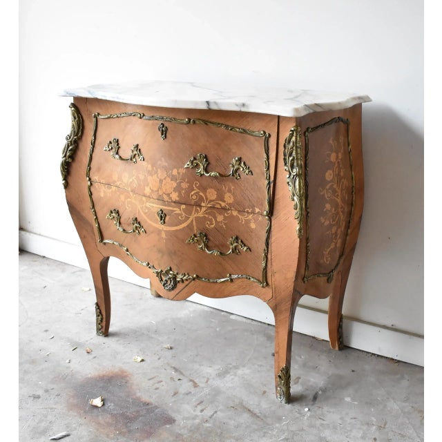 Antique Louis XV-Style Bombe Marquetry, Ormolu, & Marble Top Bombe Chest of Drawers For Sale - Image 4 of 12