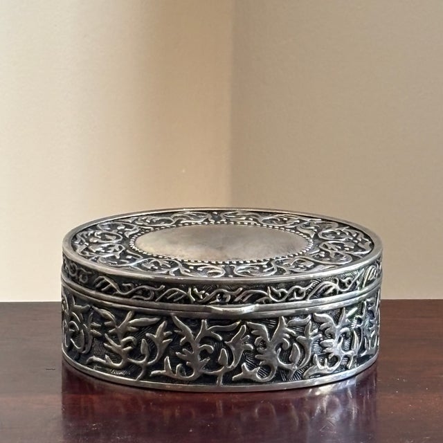 Vintage Silver-Plated Oval Jewelry Box With Blue Velvet Lining & Ornate Foliate Relief For Sale In Baltimore - Image 6 of 12