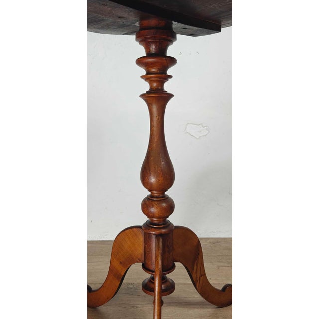 Late 19th Century Antique Victorian English Round Tripod Side Table in Mahogany, 1890 For Sale - Image 5 of 8