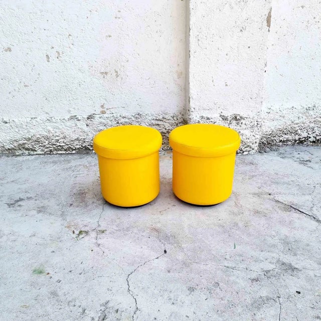 1980s Set of Mid-Century Yellow Leather Poufs, Italy, 1980s For Sale - Image 5 of 12