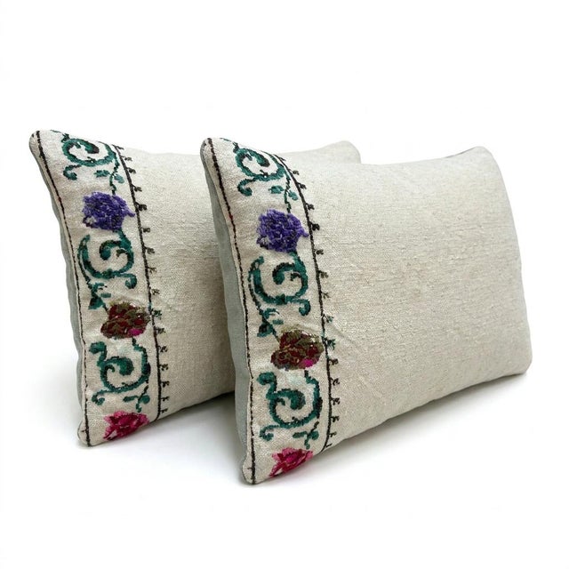 Mid-Century Modern Uzbek Suzani Lumbar Pillow Cover 14'' X 24'' - Set of Two For Sale - Image 3 of 5