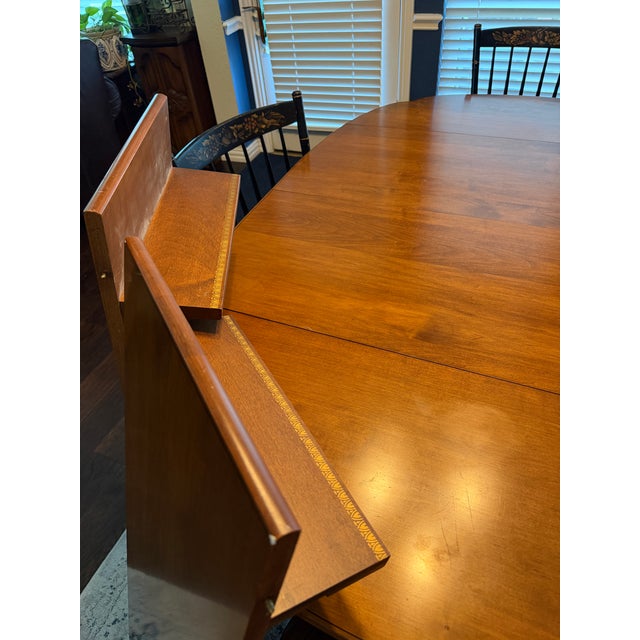 1970s L Hitchcock Cloverleaf Table and 8 Chairs and Two Leaves For Sale - Image 13 of 15