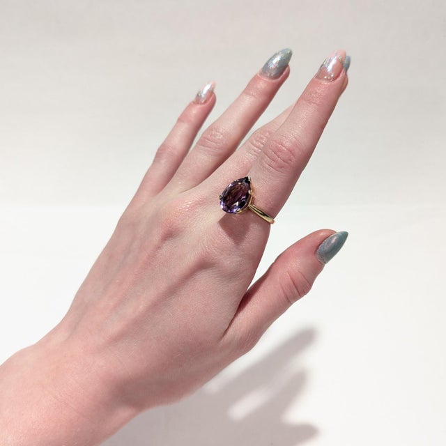 Mid-Century Modern 14k Gold & High Set Pear Cut Amethyst Cocktail Ring For Sale - Image 3 of 10