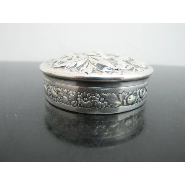 Victorian Gorham 417 Sterling Silver Repousse Flower Round Trinket or Snuff Box For Sale - Image 3 of 6