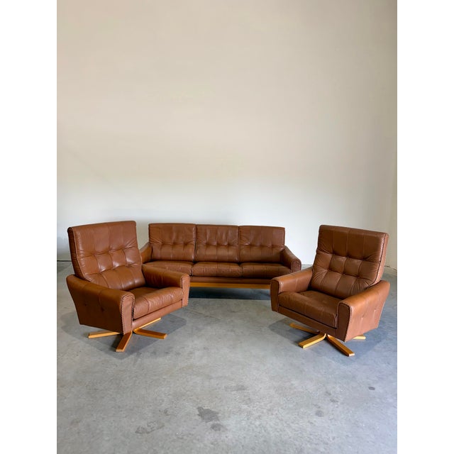 Mid Century Caramel Leather and Beech Swivel Chairs, Baseball Glove Stitching, 2 Pieces For Sale - Image 4 of 10