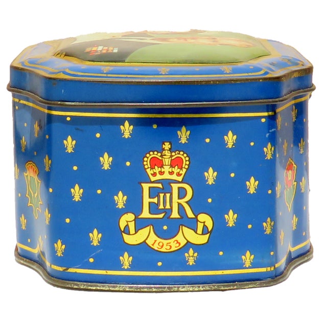 English 1950s British Coronation Commemorative Plate & Tin For Sale - Image 3 of 5