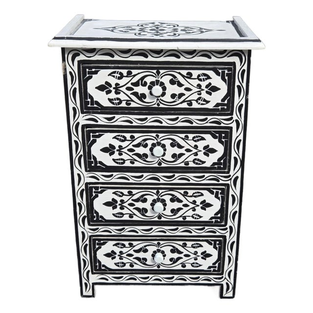 Hand‑Painted Moroccan Nightstand / White and Black Zoua9 Woodwork For Sale