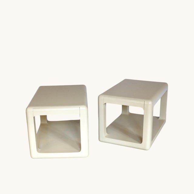 Tables with Rounded Corners, Double-Tiered Top and Glossy Cream Lacquer Finish on Wooden Frame in the style of Ligne Roset, France, 1970s, Set of 2 For Sale - Image 4 of 5