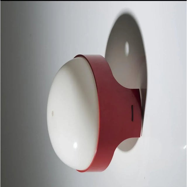 Contemporary Red and White Noviglio Wall Lamp by Joe Colombo for Kartell, 1968 For Sale - Image 3 of 7