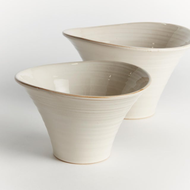 A durable stoneware, this set of 2 pots is made with an innovative process to be as elegantly thin as porcelain, these...