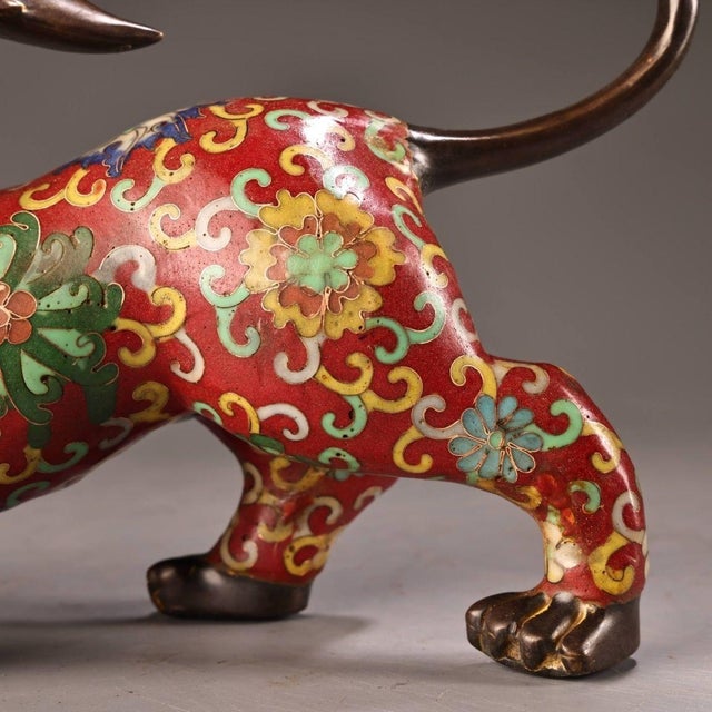Red Pair of Antique Cloisonné Enamel Pixiu Statues, Mythical Beast Figures, 2.6kg Each For Sale - Image 8 of 9