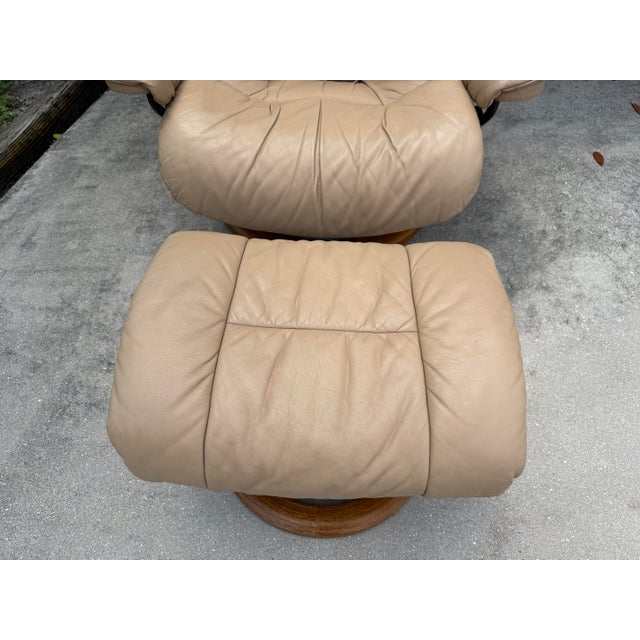 Vintage Ekornes Stressless Reno Leather Recliner Lounge Chair and Ottoman, Made in Norway For Sale - Image 12 of 12
